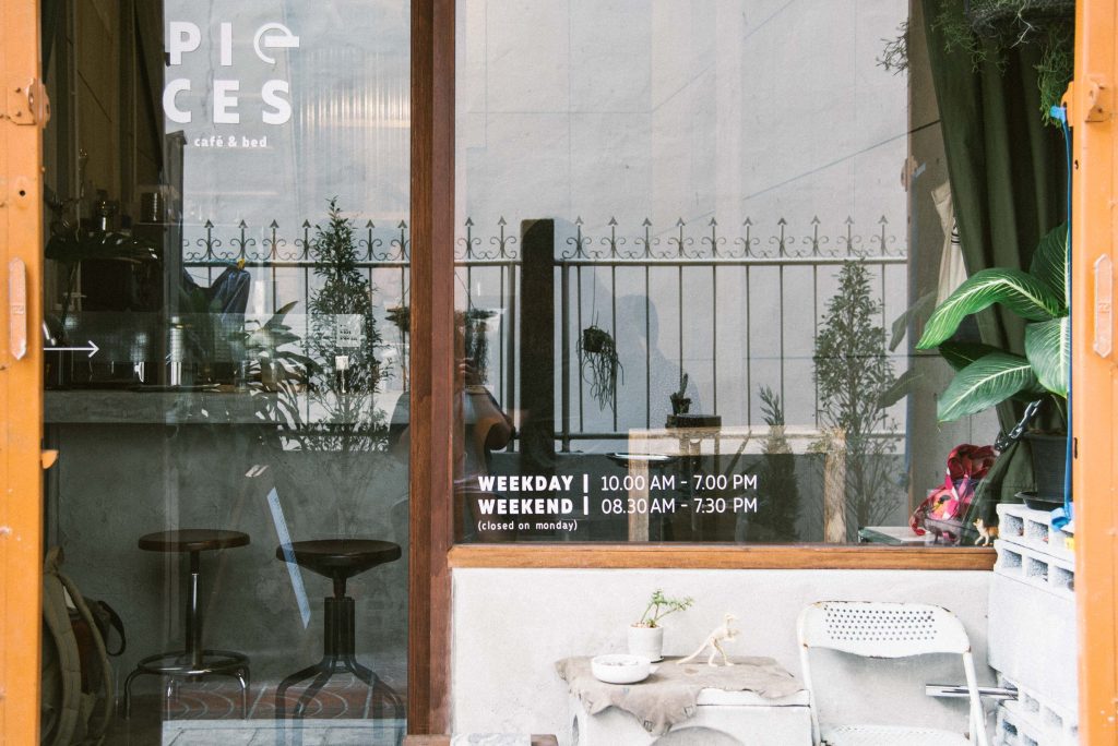 pieces-cafe-song-wat-road-bangkok