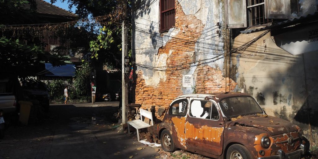 talad-noi-iconic-yellow-vintage-car-alley