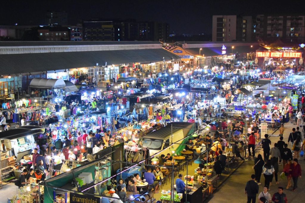 talad-rot-fai-srinakarin-street-food