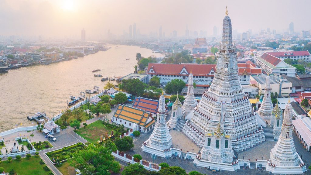 wat-arun-bangkok-sunset-river-view